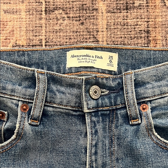 Abercrombie and Fitch ankle straight ultra high waisted Women's Jeans - Picture 3 of 7